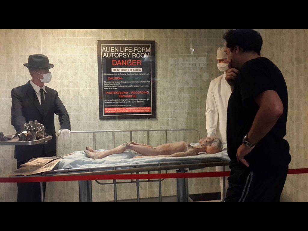 Veja as fotos do suposto local onde ocorreu a queda de um Objeto Voador não Identificado - OVNI, em Roswell no ano de 1947 e que desde então existem diversas teorias de conspiração entre o Governo dos Estados Unidos e estudiosos a procura de provas da visita extraterrena.