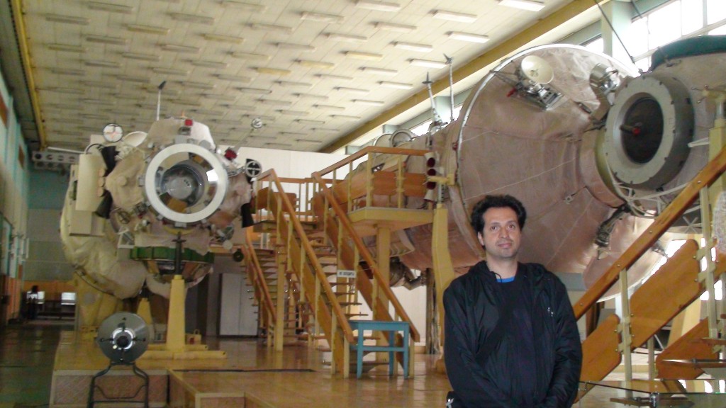 Star City ou Cidade das Estrelas é o local onde os cosmonautas estudam, trabalham e vivem. Situada nas imediações de Moscou, em suas instalações é possível conhecer uma réplica da Estação Espacial Soviética MIR, a enorme centrífuga CF-18 e o Hydrolab - Laboratório de Flutuabilidade Neutra, entre outros.
