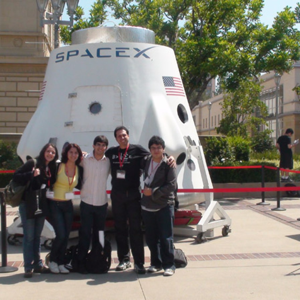 Apresentação do módulo Falcon 9, grande aposta da Space X para revolucionar o programa espacial americano, de fornecedor de suprimentos a ISS  deverá migrar para retorno aos voos tripulados.