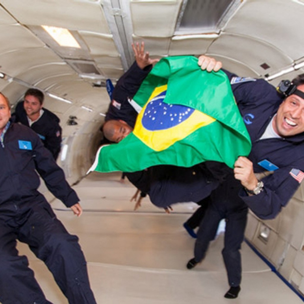 Eu precisei fazer  a reserva do voo em Gravidade Zero através da Agência Marcos Pontes e recebi o auxílio e apoio do astronauta,  uma aula de fisiologia de voo foi fundamental para garantir o melhor aproveitamento possível da experiência.