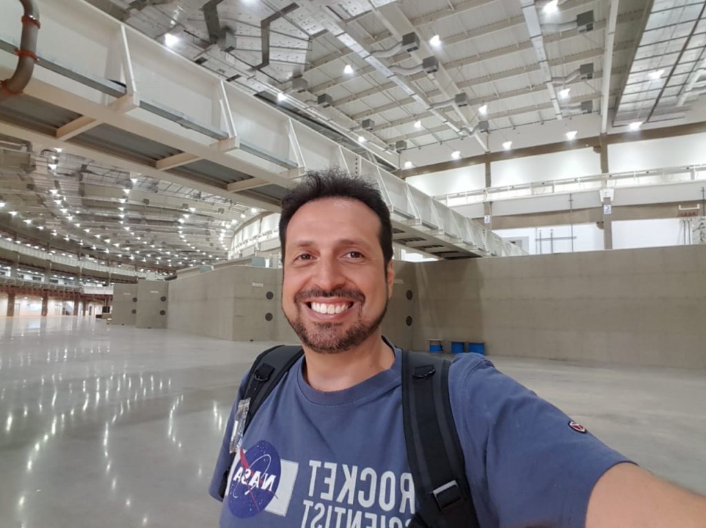 Conheça por dentro do LNLS – Laboratório Nacional de Luz Síncrotron, o mais moderno do mundo em sua categoria! Aproveitei e dei uma passadinha no Sirius também, onde estão estudando as estruturas mais primitivas da Terra!