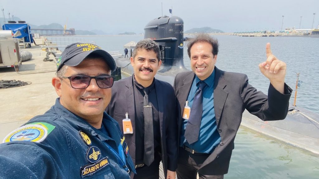 No estaleiro da Marinha brasileira, Submarino Riachuelo, classe Scorpene tive a oportunidade de pilotar simuladores de guerra. Itaguaí - RJ.